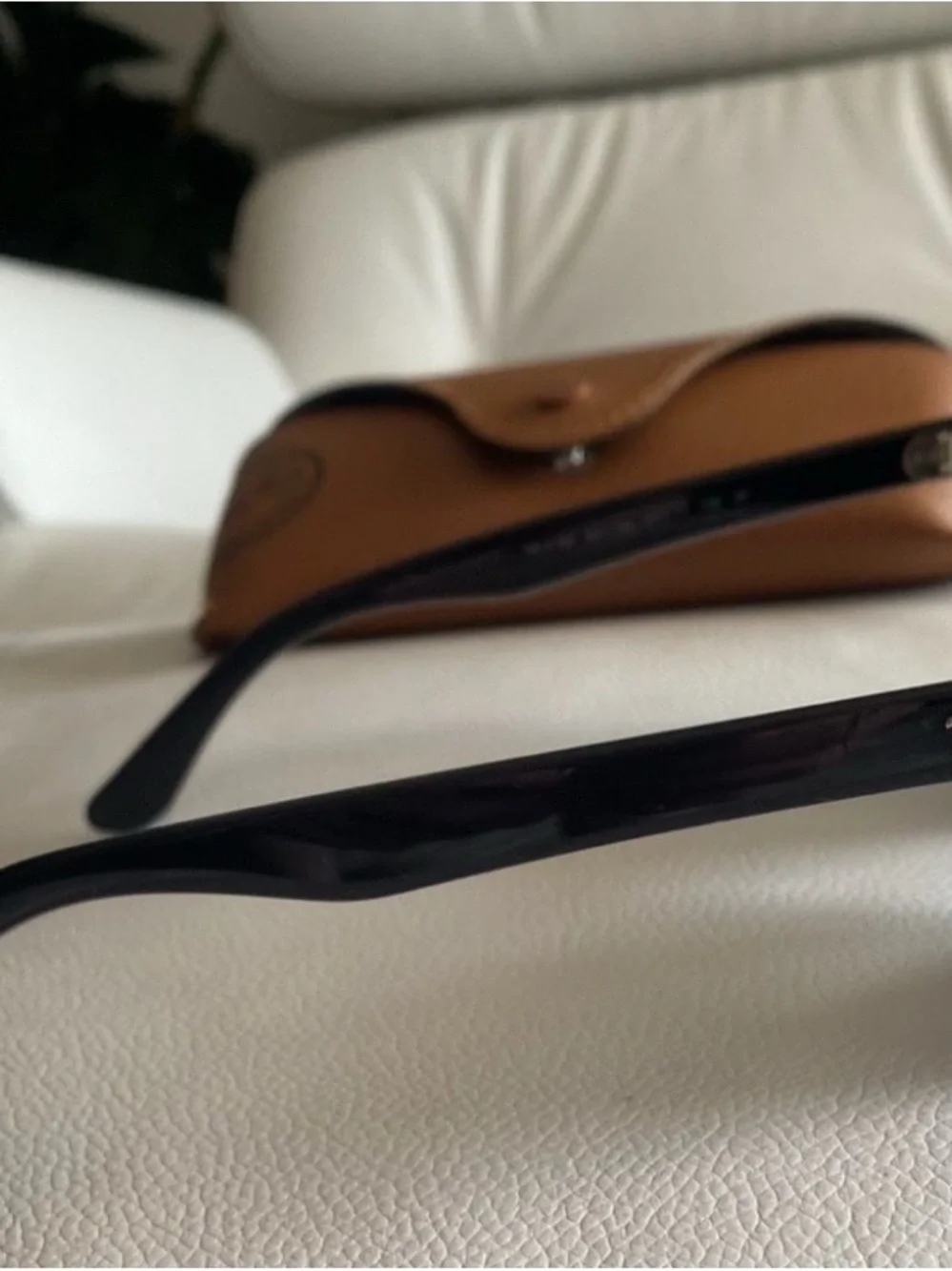 Ray-Ban Unisex Black Sunglasses with Brown Case/4184 Wayfarer 54-17-145/601-3A